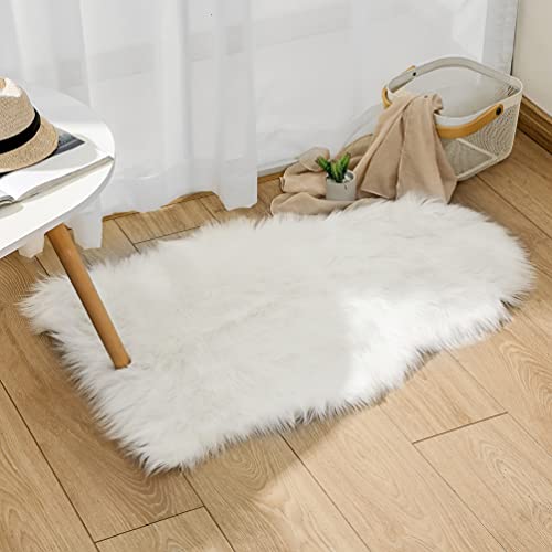 JXLOULAN Faux Fell Teppich Weiß 40x60 cm, Longhair Schaffell Flauschiger Teppiche Lammfell Fellteppich Waschbar Wohnzimmer Deko Teppich für Kinderzimmer Wohnzimmer Schlafzimmer
