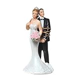 Die erste Hochzeitstorte wurde übrigens von einem englischen Konditor gebacken. Aber auch schon die Römer kannten diesen Brauch. Üblich war in der Antike ein gebackener Mandelkuchen um ihn über dem Kopf der Braut zu zerbrechen. Die Hochzeitsgäste sammelten dann die Krümel auf und aßen diese. Diese Zeremonie diente dem Glück und der Gesundheit. Nun ja... es hat wohl seine Gründe warum dieser Brauch heute nicht mehr gelebt wird.