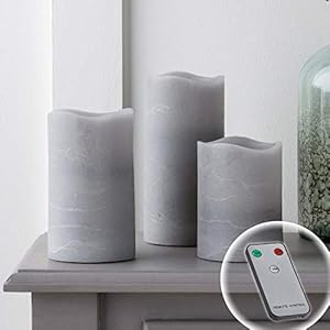 Lights4fun Set van 3 batterij bediende grijze afstandsbediening echte wax pijler kaarsen warm witte LED’s