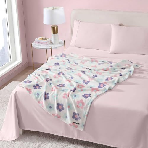 Image of Betsey Johnson - Blanket, Buttery-Soft Throw Blanket for Couch or Bed, Boldly Plush & Oversized Bedding (Retro Daisy Toss Purple, 50 inch x 70 inch)