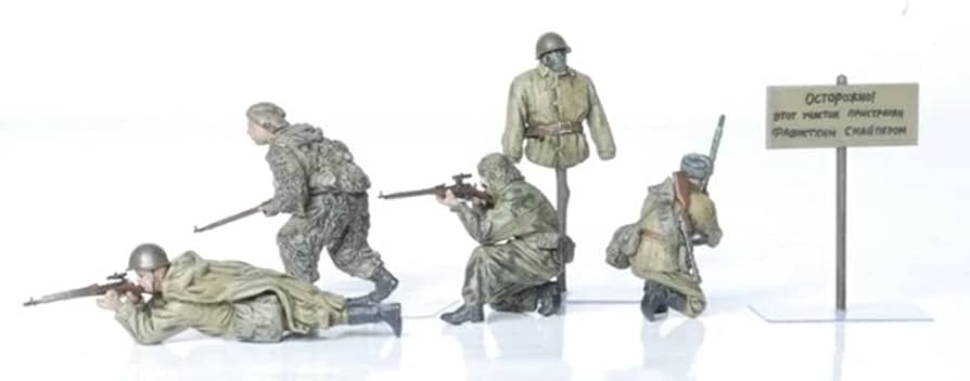 Amazon.com: Zvezda 3597-1/35 WWII Soviet Sniper (4), NT : Arts