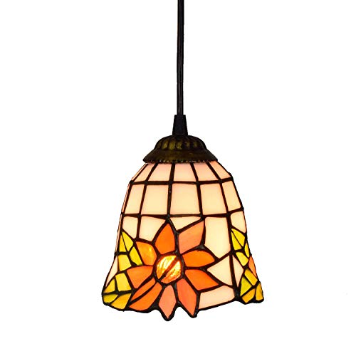 Lustre de plafond en verre teinté pour sublimer l'ambiance chaleureuse d'un îlot de cuisine