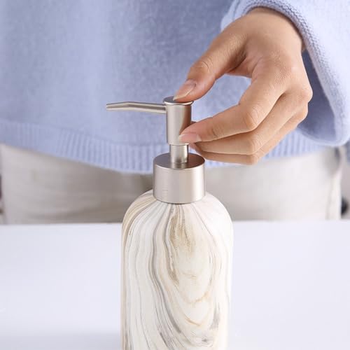 Ensemble articles sanitaires complets et accessoires pour suites d'hôtel chics - 6