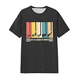 Inscription philosophique du golf : le t-shirt combine la déclaration « life is a series of choices » (la vie est une série de décisions) avec l'illustration de différents clubs de golf