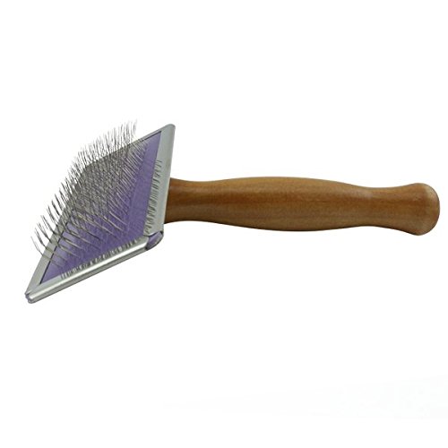 Nobleza Hondenkam met houten handvat en kleine tanden, breedte 12 cm, lengte 13,5 cm.