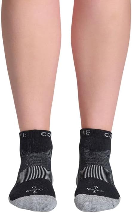Tommie Copper Women’s Travel Compression Ankle Socks, Lightweight Arch Support, Cushioned, Moisture-Wicking, Anti-Odor