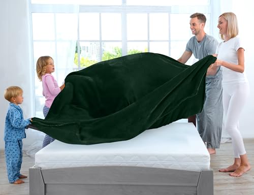 Image of Utopia Bedding Soft Fleece Bed Blanket Twin Size Forest Green (90x66 Inch)