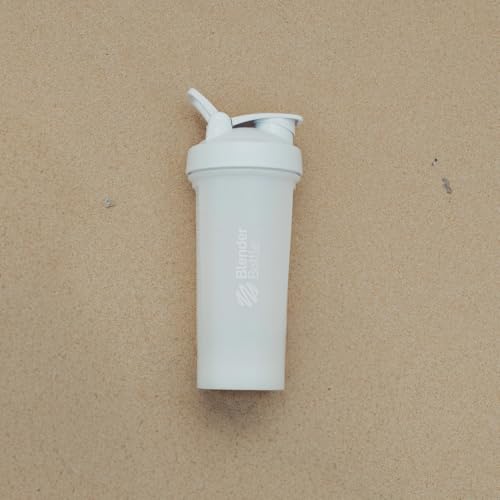 BlenderBottle Classic V2 Shaker Bottle Perfect for Protein Shakes and Pre Workout, 32-Ounce, White by BlenderBottle - Image 6