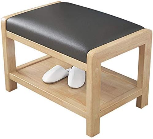 Repose-pieds en bois et meuble à chaussures pour un salon cosy
