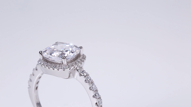 Anello In Argento Sterling Con Foglia E Pietre In Zirconia Cubica Micro