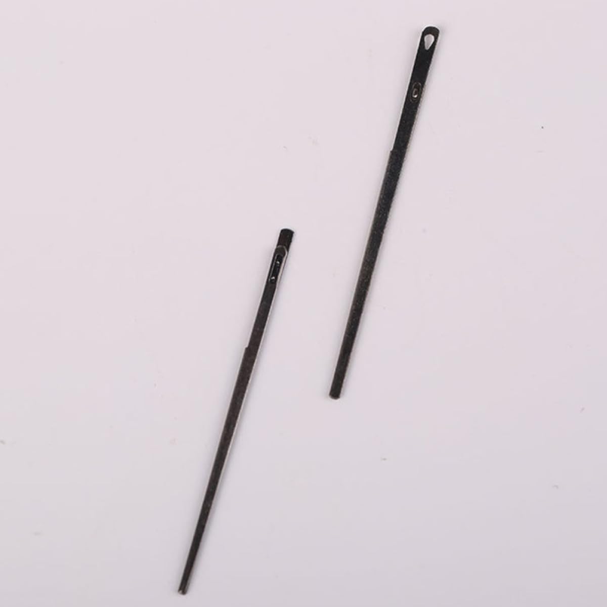 ORFOFE 2Pcs Leather Lacing Needles Metal Sewing Needles for Hand Stitching Leathercraft Supplies Kit for Leather Repair and Crafting