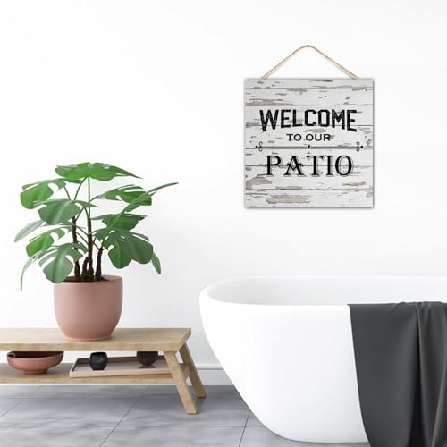 Plaque en bois pour habiller un mur extérieur vide et décorer le patio