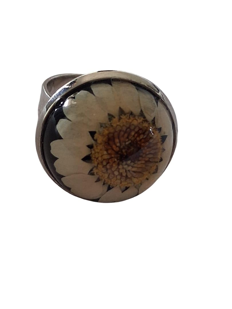 Elegant Real Flower Resin Ring – Delicate and Feminine Floral Jewelry for Everyday Wear-image-2