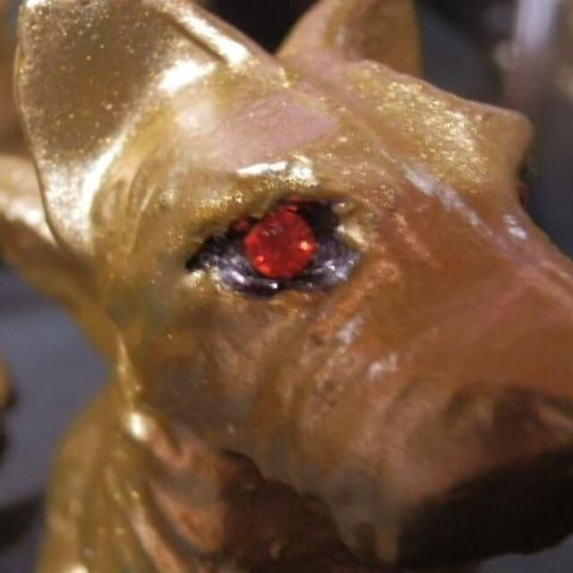 Gold Gargoyle Dog with red eyes ガーゴイルドッグ ペット用品 Gold Gargoyle Dog with red eyes ガーゴイルドッグ ペット用品