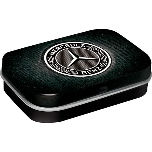 Nostalgic-Art Retro Pillendose, 4 x 6 x 1,6 cm, Mercedes-Benz – Logo Black – Geschenk-Idee für Mercedes-Benz Fans, Original Lizenzprodukt (OLP), mit Pfefferminz-Dragees, Vintage Design Nostalgic-Art Retro Pillendose, 4 x 6 x 1,6 cm, Mercedes-Benz – Logo Black – Geschenk-Idee für Mercedes-Benz Fans, Original Lizenzprodukt (OLP), mit Pfefferminz-Dragees, Vintage Design