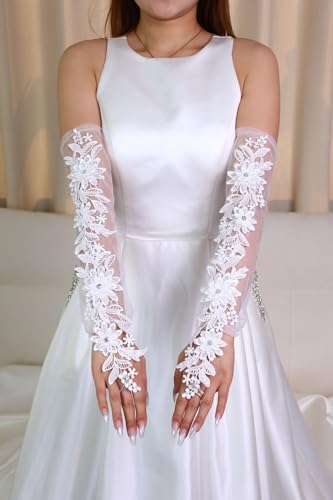 Guantes largos de encaje cómodos para lucir anillos en bodas 6