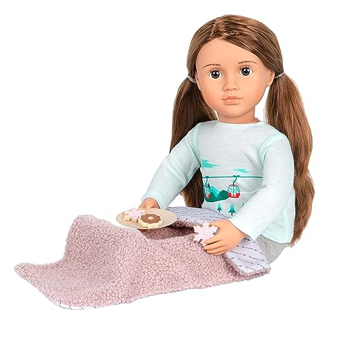 Our Generation - Deluxe Puppe Sandy mit 2 Outfits, Winterkleid, Pyjama, braune Haare, braune Schlafaugen, beweglich, 46cm - ab 3 Jahren - 45369, Mehrfarbig