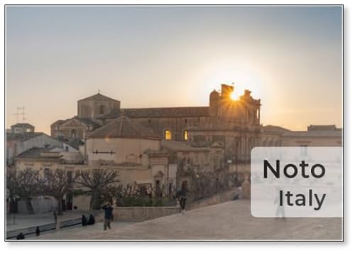 Kühlschrankmagnet Noto, Syrakus, Sizilien, Italien: Sonnenuntergang in der barocken Stadt Noto von der Treppe der Kathedrale des Heiligen Nicolò