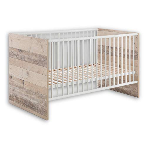 Stella Trading RONNY Sicheres Babybett mit 70 x 140 cm Liegefläche - Schönes Baby Gitterbett für einen geborgenen Schlaf in Old Style Optik, weiß - 76 x 82 x 145 cm (B/H/T)