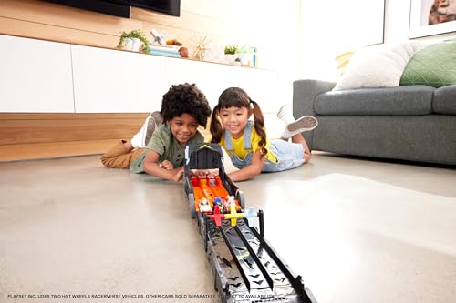 Hot Wheels Vehículo y Pista Batman Escape RacerVerse miniatura 2