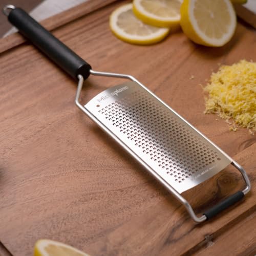 Microplane Savor Series Kitchen Grater Fine in Black for Hard Cheese Parmesan, Citrus Lemon, Orange, Lime, Ginger, Nutmeg, Cinnamon, Garlic, Chili, Chocolate - Stainless Steel Grater Made in USA - Thumbnail 5