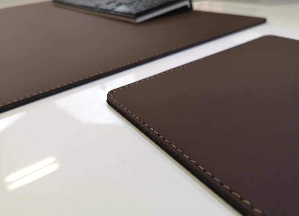 Gewinkelte Schreibtischunterlage mit Kantenschutz + Mousepad Echt Leder Braun 90 x 47 Echt Nappaleder glatt