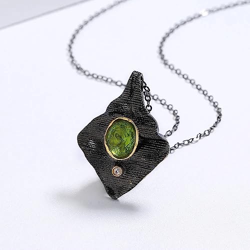 Collier géométrique zircon vert et chaîne or pour sublimer vos tenues de soirée - 4