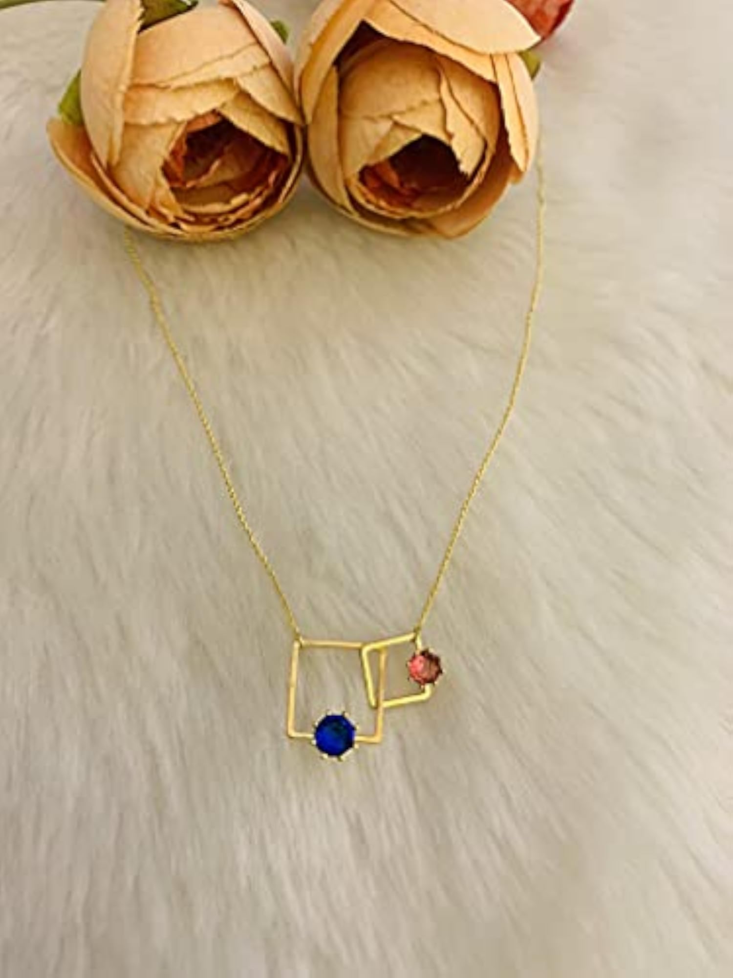 Stylish Chain Pendant Necklace for Dress-Up