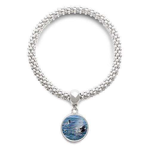 Chaîne de bijoux épaulard avec médaillon rond argenté brillant