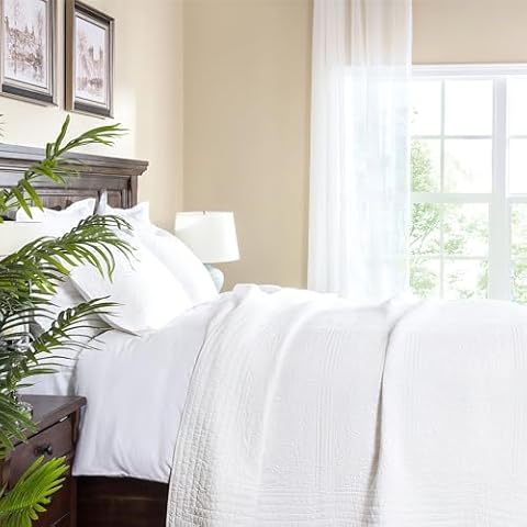 ELEGANT LIFE HOME All-Season Cotton Collection Laura Reversible Allover Embroidery Washed Bedding Quilt Coverlet, Oversized King 108’’ x 88’’, White Color Cover
