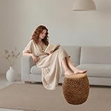 Pouf rond : Ce pouf est un ajout polyvalent à tout espace, alliant la fonctionnalité d'un repose-pieds au confort d'un coussin de sol. Idéal comme siège d'appoint ou pour reposer les pieds fatigués, il s'intègre parfaitement dans les salons, les chambres et même les bureaux, ce qui en fait un incontournable parmi les repose-pieds et les poufs