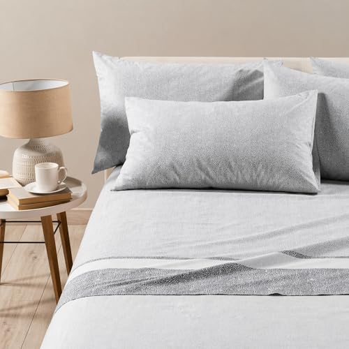 Fantasia moderna a micro pattern elegante e discreta: Disegno raffinato che valorizza il letto senza appesantire l’ambiente perfetto per uno stile contemporaneo e curato