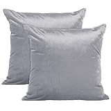 EMBELLECER SU HOGAR: Estas fundas de almohada de terciopelo son una forma perfecta de refrescar tu casa y hacerla más acogedora para cuando tengas que recibir visitas. La textura de la encantadora tela hará que su casa se vea digna de Instagram en poco tiempo