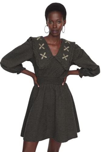 Robe patineuse Trendyol à porter de l'esprit bureau aux terrasses ensoleillées