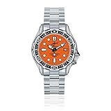 ABMESSUNGEN: Gehäusedurchmesser 39 mm, Gehäusehöhe 13,5 mm | ARMBAND: Gliederarmband aus Marine-Edelstal mit Sicherheitsschließe, Armbandbreite 20 mm | BESONDERHEIT: Multiple-3D-Logo | FUNKTIONEN: Stunde, Minute, Sekunde, Datum | GEHÄUSE: Robuster Marine-Edelstahl