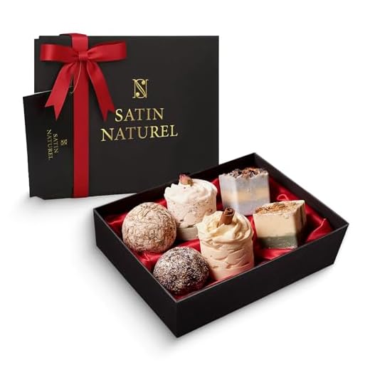 Accentra Geschenkset OLIVE im Holzkorb Bade-, SPA und Dusch Set Olive Duft – 6-teiliges Geschenk set in dekorativem Korb aus Holz, bestes Geschenk für Geburtstag, Valentinstag 4 BIO Badebomben Muttertagsgeschenke für Mama - 6 Vegane Badekugeln in hochwertiger Geschenkbox - Muttertag Geschenke - Badezusatz Muttertagsgeschenk Personalisiert - Höchste Qualität von Satin Naturel