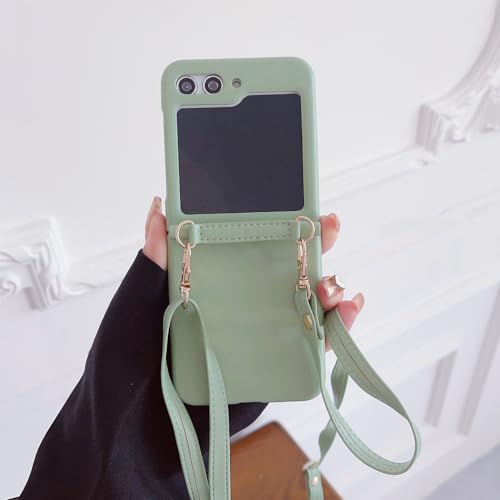 Coque Samsung Galaxy Z Flip 4 avec lanière bandoulière cuir pour garder les mains libres en ville