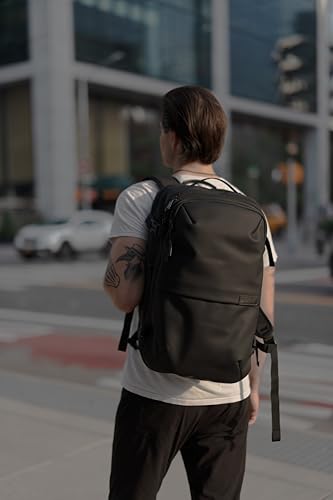 AirVault Vacuum Seal Travel Backpack 60L の商品画像 1