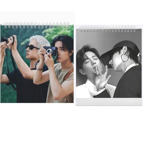 ワンイーボー/シャオジャン 卓上カレンダー 2026年 博君一肖 肖戦/王一博 写真集 両面プリント 中国芸能人 学生 置物 自宅用 スケジュール 装飾 キャラクター オーナメント クリスマス プレゼント 新年 お正月 人気 非公式 (2026-2027