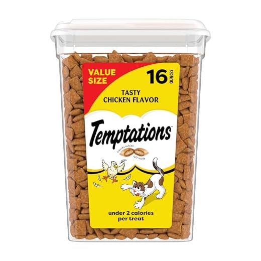 TEMPTATIONS Classic Crunchy and Soft Cat Treats Tasty Chicken Flavor, 16 oz. Tub