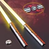 ⚔️【Mango de metal cómodo】 El mango está bellamente pulido y hecho de metal, lo que le da a la espada un peso sólido. Se adapta cómodamente a la mano, es robusto y no se deforma fácilmente. La hoja está hecha de acrílico, muy resistente y brillante, perfecta para los duelos.