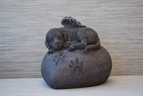 Hunde Urne grau als Hunde-Engelfigur auf Herz, Tierurne
