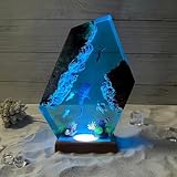 ✿【Design Unique et Éblouissant】La 3D Résine époxy Océan Figurine Ornement est une œuvre d'art fascinante, mettant en valeur un majestueux requin, baleine, mertortue, méduse, raies manta, récifs corallien, épave, poulpe, tranchée, fonds marins et d'autres créatures sous-marines.sur une élégante base en bois naturel. Ce mini aquarium rempli de vie marine apporte une touche d'originalité à votre décoration intérieure.