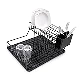 📦Lieferumfang: Der Geschirr-Korb wird mit Besteckhalter, 2 Tellerhalter und mit einer Abtropfunterlage geliefert, der Tropfwasser auffängt, die leicht zu reinigen ist und für eine trockene Arbeitsfläche sorgt. Der Spülkorb muss daher nicht auf der Spüle platziert werden und kann als zusätzliche Fläche zum Abtropfen des Geschirrs genutzt werden.