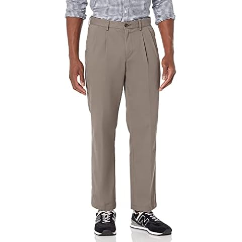 Amazon Essentials Pantalón Chino Plisado, Resistente a Las Arrugas y de Corte clásico Cover