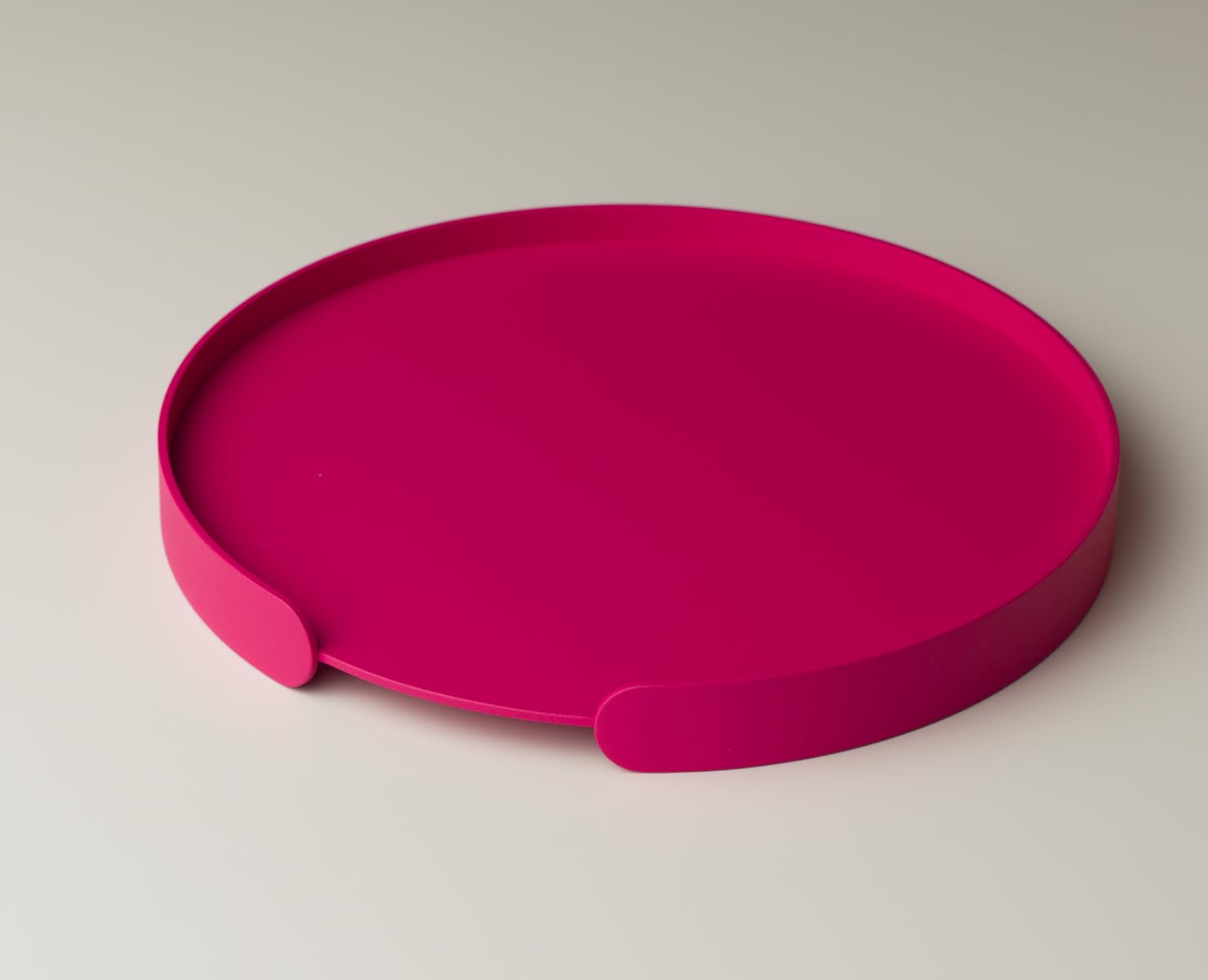 Rundes Serviertablett Ø 30 cm aus Aluminium, pulverbeschichtet & wetterfest – kompakt mit umlaufender Reling, für Küche, Wohnzimmer, Balkon & Terrasse – Milo (Pinkmagenta)
