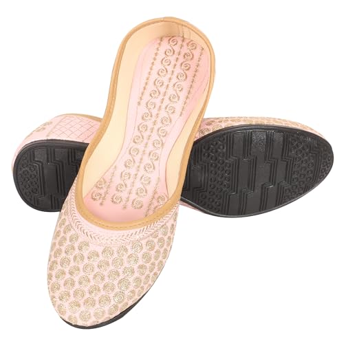 Image of DFR Women Embroidered Mojari Juttis