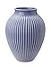 Knabstrup Ceramika | wazon żebrowany | formowany z gliną i pasją | elegancki i klasyczny kształt od 1897 roku | lawendowy niebieski | 27 cm