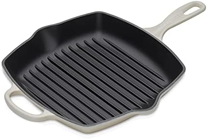 Le Creuset Signature Enamelled Cast Iron Grillit Frying Pan With Helper Handle and Two Pouring Lips, For All Hob Types and Ovens, 26 cm, Matte Black, 201832600