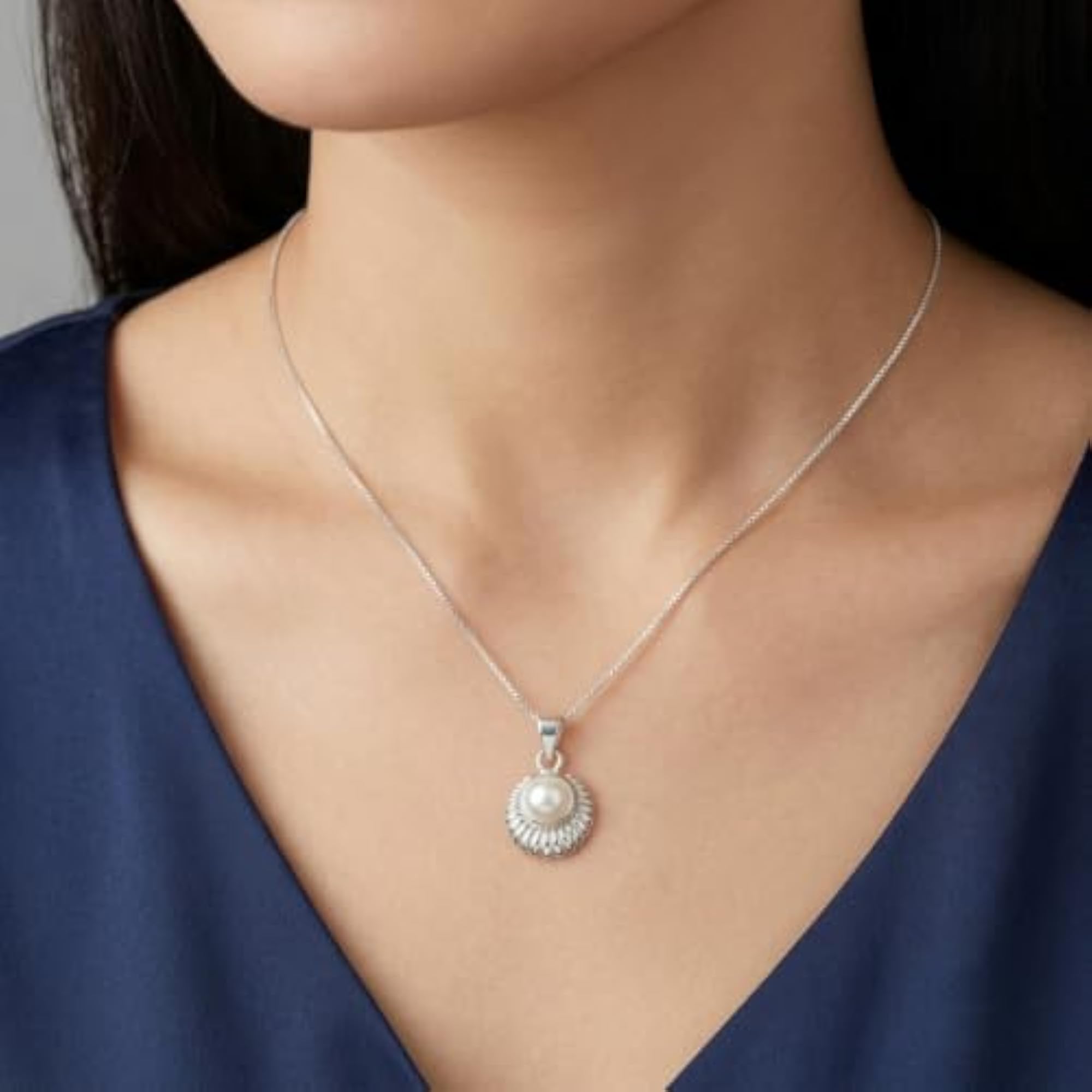 MJ 925 Pearl Embellished Sea Shell Design Pendant, Unisex